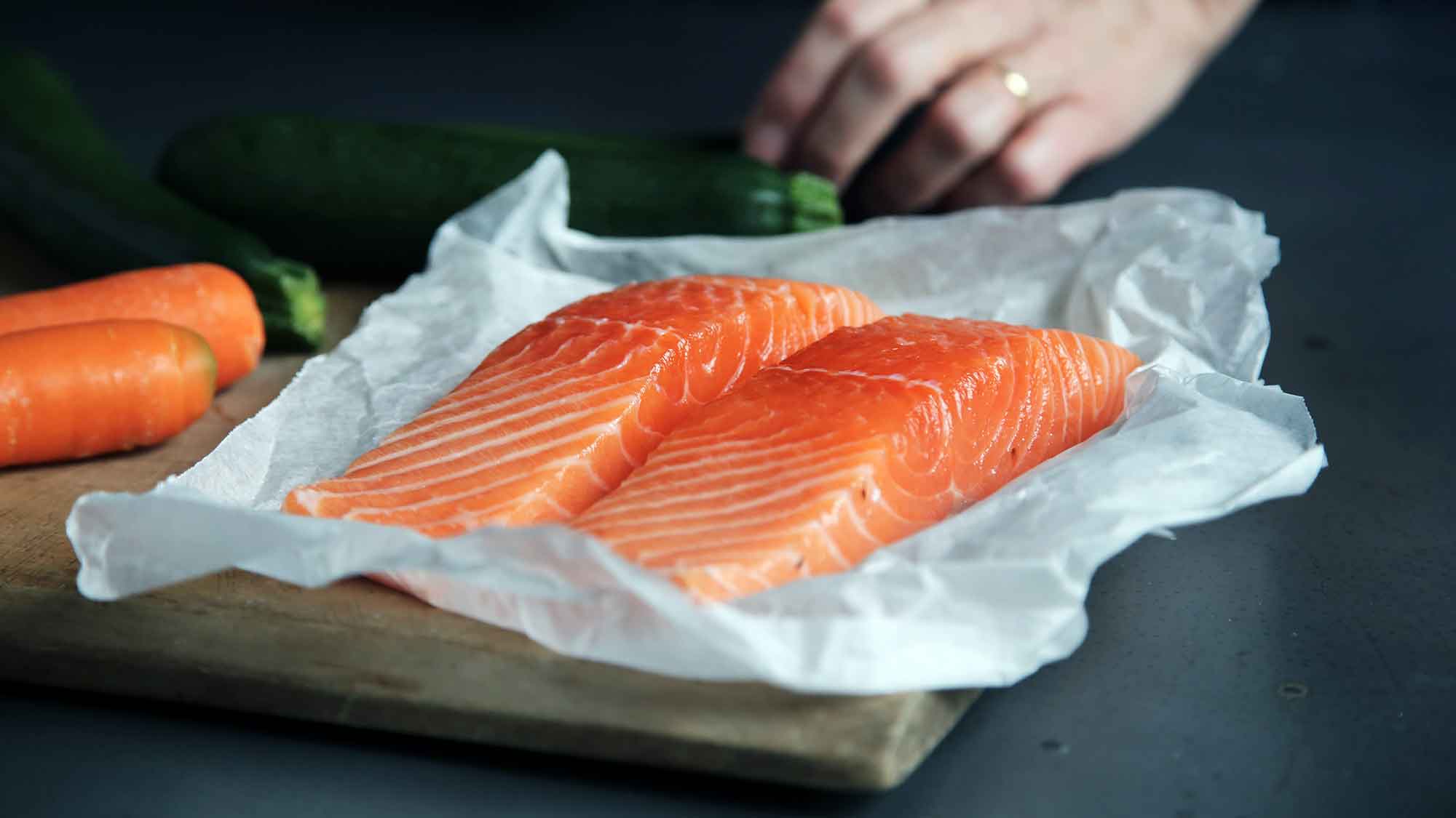 Recept van Vissalade van zeebaars, zalm, tonijn en ei